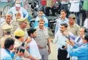  ?? PTI ?? Police arrest the youth who ‘hurled’ a shoe at Congress vice-president Rahul Gandhi during his road show in UP’s Sitapur on Monday.