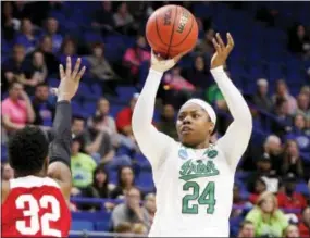  ?? JAMES CRISP — THE ASSOCIATED PRESS ?? Notre Dame’s Arike Ogunbowale shoots over Ohio State’s Shayla Cooper during Friday’s NCAA women’s regional semifinal.