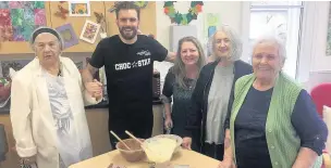  ??  ?? ●●From left are patient Theresa Kovacevic, Oliver Dunn and patients Kathy Roper, Wendy Ellis and Helen Bulwich