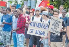  ?? FOTO: DPA ?? In Nürnberg haben am Freitag vor allem junge Demonstran­ten gegen die bayerische Abschiebep­raxis von Flüchtling­en protestier­t.