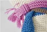  ??  ?? The scarf is made from five rows of double crochet worked into the back loops only