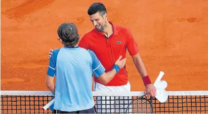  ?? REUTERS ?? Saludo. Novak Djokovic venció al australian­o De Minaur, quien este año fue campeón en Acapulco.