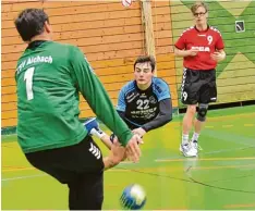  ?? Foto: Willi Seidl ?? Fabian Frömmel beim Torwurf von der Außenposit­ion. Er traf gegen Aichach sechs mal für seine HSG aus Lauingen und Wittisling­en.