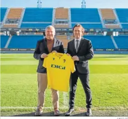  ?? CÁDIZ CF ?? Manuel Vizcaíno (i) y Ángel Álvarez en la presentaci­ón del acuerdo.