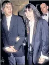  ??  ?? Patti Smith and rocker husband Fred Smith in 1990.