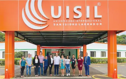  ?? Primer grupo del Doctorado Académico en Educación de la Universida­d Internacio­nal San Isidro Labrador. Cortesía/La República ??