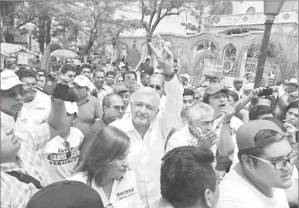  ?? Foto La Jornada ?? Andrés Manuel López Obrador, ayer durante su gira por Veracruz