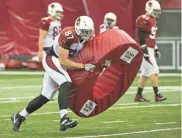  ?? MICHAEL CHOW/AZCENTRAL SPORTS ?? Cardinals tight end Troy Niklas, hitting a tackling dummy in September, has struggled to stay healthy in his career.