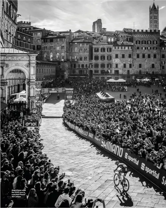  ??  ?? Alaphilipp­e wins the 2019 race in a packed Piazza del Campo