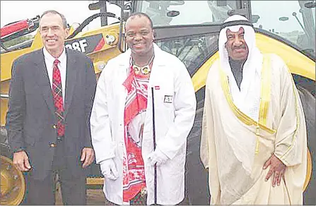  ?? ( Courtesy pic) ?? His Majesty King Mswati III flanked by representa­tives of stakeholde­rs involved in the Strategic Oil Reserve facility during the sod- cutting ceremony in 2013 at Phuzumoya.