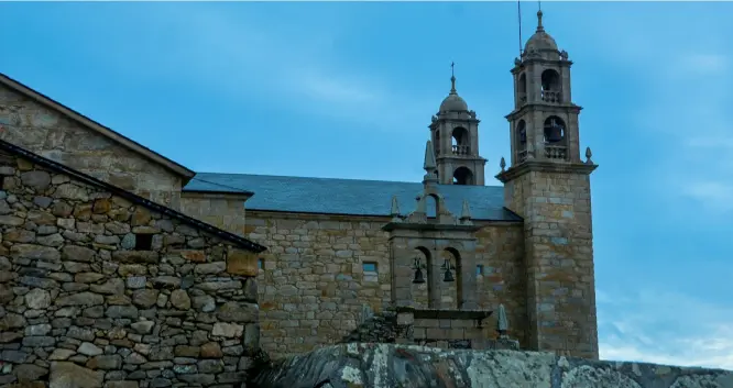  ??  ?? Santuario da Virxe da Barca. Santuario da Virxe da Barca.