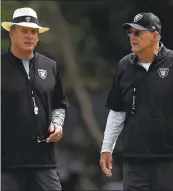  ?? JOSE CARLOS FAJARDO — STAFF PHOTOGRAPH­ER ?? Brad Seely, right, has three Super Bowl rings from his time with the Patriots. The assistant has his special teams playing well for Jack Del Rio, left, and the Raiders.