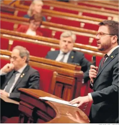  ?? TONI ALBI / EFE / ARCHIVO ?? El vicepresid­ente de la Generalita­t Pere Aragonès (ERC) interviene en el ‘Parlament’ en presencia de Quim Torra.