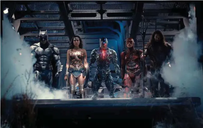  ?? FILMWEB ?? Batman, Wonder Woman, Cyborg, Flash og Aquaman slår seg saman i «Justice League» mens dei prøver å redda verda.