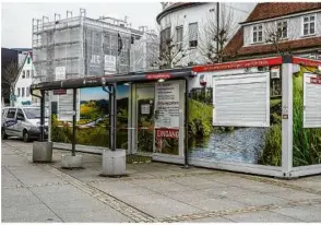  ?? Foto: Rudi Penk ?? Der Container mit dem Corona-testzentru­m prägte lange das Straßenbil­d auf dem Eugen-jaekle-platz. Nun wird er abgeholt, das Testzentru­m ist geschlosse­n.