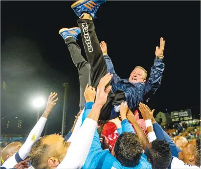  ?? Picture: Gallo Images ?? RECKLESS ABANDON. Bidvest Wits players toss their coach Gavin Hunt into the air after bagging the 2017 Absa Premiershi­p title at the Bidvest Stadium in Joburg last night.