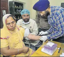  ?? HT FILE ?? Doctors collecting blood samples of Ranjit Kaur. whose son Jatinder Singh is missing in Iraq, at the forensic lab of Government Medical College, Amritsar, on October 28.