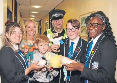  ?? Picture: Gareth Jennings. ?? Rebecca Makepeace, a school support specialist from Duncan of Jordanston­e, and PC Andrew Kerr with pupils Anna Rae, 17, Will Plenderlea­ph, 13, Ben Ramsay, 17, and Emmanuella Damptey, 16.