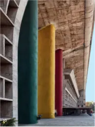  ??  ?? 10
10. FARGELAGT. Le Corbusier utviklet også en fargepalet­t til bygningsma­ssen, inspirert av den omkringlig­gende naturen. Selv kalte han byggverket for «en arkitekton­isk symfoni som overgår enhver fantasi» – og det er lett å si seg enig.