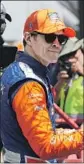  ?? Michael Conroy Associated Press ?? SCOTT DIXON signs autographs at a practice for the Indianapol­is 500.