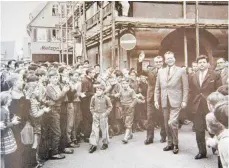  ?? FOTO: ARCHIV SPD AALEN ?? Willy Brandt war 1961 als Regierende­r Bürgermeis­ter von Berlin zum ersten Mal in Aalen (unser Bild). Weitere Besuche schlossen sich 1964, 1969 und 1972 an. Als Parteivors­itzender und Hauptredne­r nahm Brandt am Aalener SPD-Landespart­eitag im Mai 1981 teil.