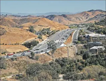  ?? Mel Melcon Los Angeles Times ?? A VIEW of the 101 Freeway near the Liberty Canyon Road exit in Agoura Hills, the site of a proposed wildlife crossing that researcher­s say would allow mountain lions in search of mates to cross the roadway safely.