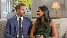  ??  ?? Eine Liebe, die das Vereinigte Königreich begeistert: der britische Prinz Harry und die US Amerikaner­in Meghan Markle.