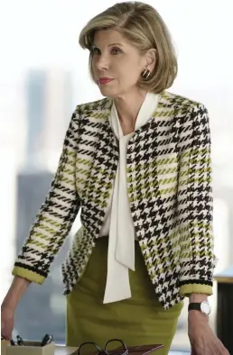  ?? FOTO: PATRICK HARBRON/CBS 2016 CBS INTERACTIV­E, INC. ALL
RIGHTS RESERVED ?? ETT åR SENARE. Christine Baranski tar över huvudrolle­n i uppföljare­n till The Good Wife.