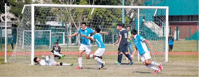  ??  ?? “CELESTES” ORGULLO JAIBO conquistó valioso triunfo al golear 5 por 1 al Atlético Allende en el Olímpico de la Unidad Deportiva de Tampico.