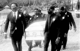  ?? PHOTOS BY ADRIAN FRATER ?? Pall-bearers carry the casket to the final resting place of Sarah Ann Darling Finlay.