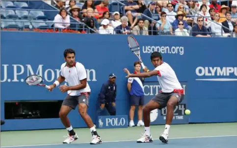  ?? ?? Aisam-Ul-Haq Qureshi og Rohan Bopanna fanget i højdepunkt­et af deres samarbejde – herredoubl­efinalen ved US Open 2010, som de tabte til de amerikansk­e Bryan-tvillinger. Foto: Mark Humphrey/AP
