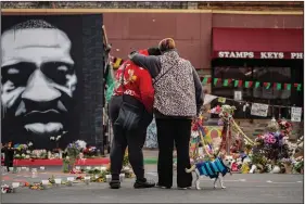  ?? (The New York Times/Amr Alfiky) ?? People pay their respects Tuesday at the George Floyd memorial in Minneapoli­s before the verdict was rendered in his murder.