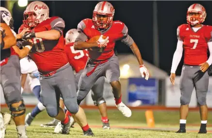  ?? STAFF PHOTO BY ERIN O. SMITH ?? Ooltewah’s Sincere Quinn (1) follows a blocker during the Owls’ 35-28 win over Hardin Valley in their Class 6A state playoff game Friday night at Ooltewah.