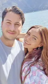  ?? ?? Lovi Poe with boyfriend Monty Blencowe