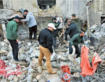  ?? AFP ?? In ruins: People inspect the site of an Israeli airstrike in southern Lebanon on March 27.