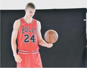  ?? JAVIER QUIROZ / LA RAZA ?? Lauri Markkanen, el novato que está dando la cara por los Bulls.