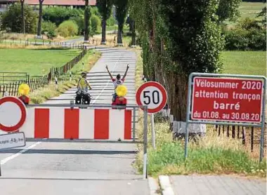  ?? Foto: Gerry Huberty ?? Auf sieben Straßenabs­chnitten konnten Radfahrer im August ihre Tour genießen und das ohne Autoverkeh­r – so wie hier auf der Strecke zwischen Alzingen und Syren.