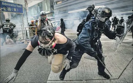  ?? Marcus Yam Los Angeles Times ?? POLICE confront protesters in September. Amnesty Internatio­nal says it found instances of police brutality and torture in Hong Kong.