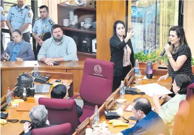  ?? ?? La exsenadora Kattya González (PEN) en su última intervenci­ón cuestionó duramente a los 23 senadores que la echaron.