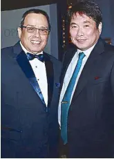  ??  ?? Ed Tirona (left), president of OPMC with Exequiel Robles, chairman and president of Sta. Lucia