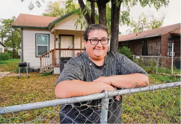  ?? Robin Jerstad/Staff photograph­er ?? Maria Hernandez rents a home on the near West Side from the San Antonio Alternativ­e Housing Corp.