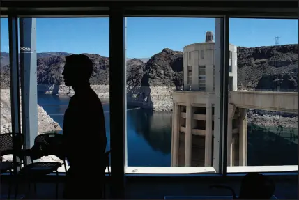  ?? JOHN LOCHER / ASSOCIATED PRESS ?? People attend a news conference on Lake Mead at Hoover Dam, Tuesday, April 11, 2023.