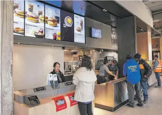  ?? ASHLEE REZIN/ SUN- TIMES ?? Customers order at the McDonald’s branch in the hamburger giant’s new global headquarte­rs in theWest Loop last week.