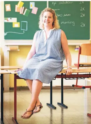  ?? FOTO: JANA BAUCH ?? Frauke Heinemann unterricht­et an der Erich-kästner-schule in Mönchengla­dbach und würde gerne Erwachsene­n und Politikern einmal den Unterricht­salltag zeigen. „Hier passiert jeden Tag etwas Eindrucksv­olles beim Lernen der Kinder“– auch wenn sie noch nicht Deutsch sprechen.