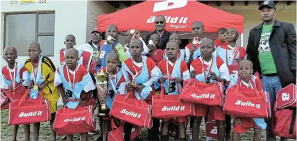  ?? Pictures: MARK CARRELS ?? TOAST OF ALEX: Bhongweni Primary show off their trophy after winning the final of the Build It U13 football tournament against Kuyasa Combined School at PAHS grounds on Saturday September 16.