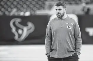  ?? Brett Coomer / Staff photograph­er ?? Offensive coordinato­r Tim Kelly has struggled to help the Texans score this season, as the team is recording the NFL’s fewest points (14.9) and total yards (264.8) per game.