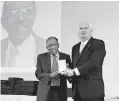  ??  ?? World Packaging Organizati­on President Tom Schneider presents Lifetime Achievemen­t in Packaging Award to Dharmatila­ke Ratnayake at a ceremony in Dusseldorf, Germany