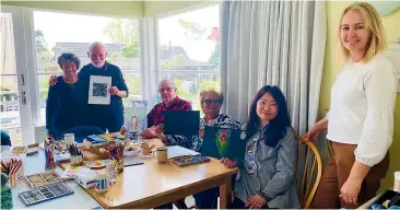  ?? ?? Pictured at the Friday Art Group are, (from right to left) Grace Garde, KaKiu, Nita Wallis, John Jones, Peter McQuarrie and Janis Mysliwiec. The Friday Art Group is held everyweek from 10.30am to 12.30pm.