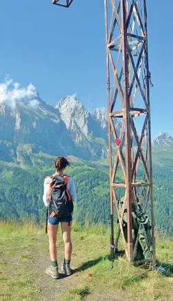  ??  ?? Futuro a rischio Nel Bellunese arretrano residenti, benessere e servizi