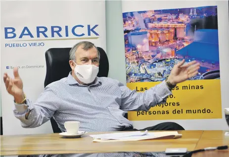  ??  ?? Mark Bristow, presidente y CEO de Barrick Gold Corporatio­n, que opera la mina en Pueblo Viejo, Cotuí.